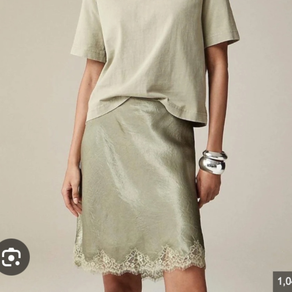 Like New! J.Crew Gwen lace-trim slip skirt in textured satin - Size Small